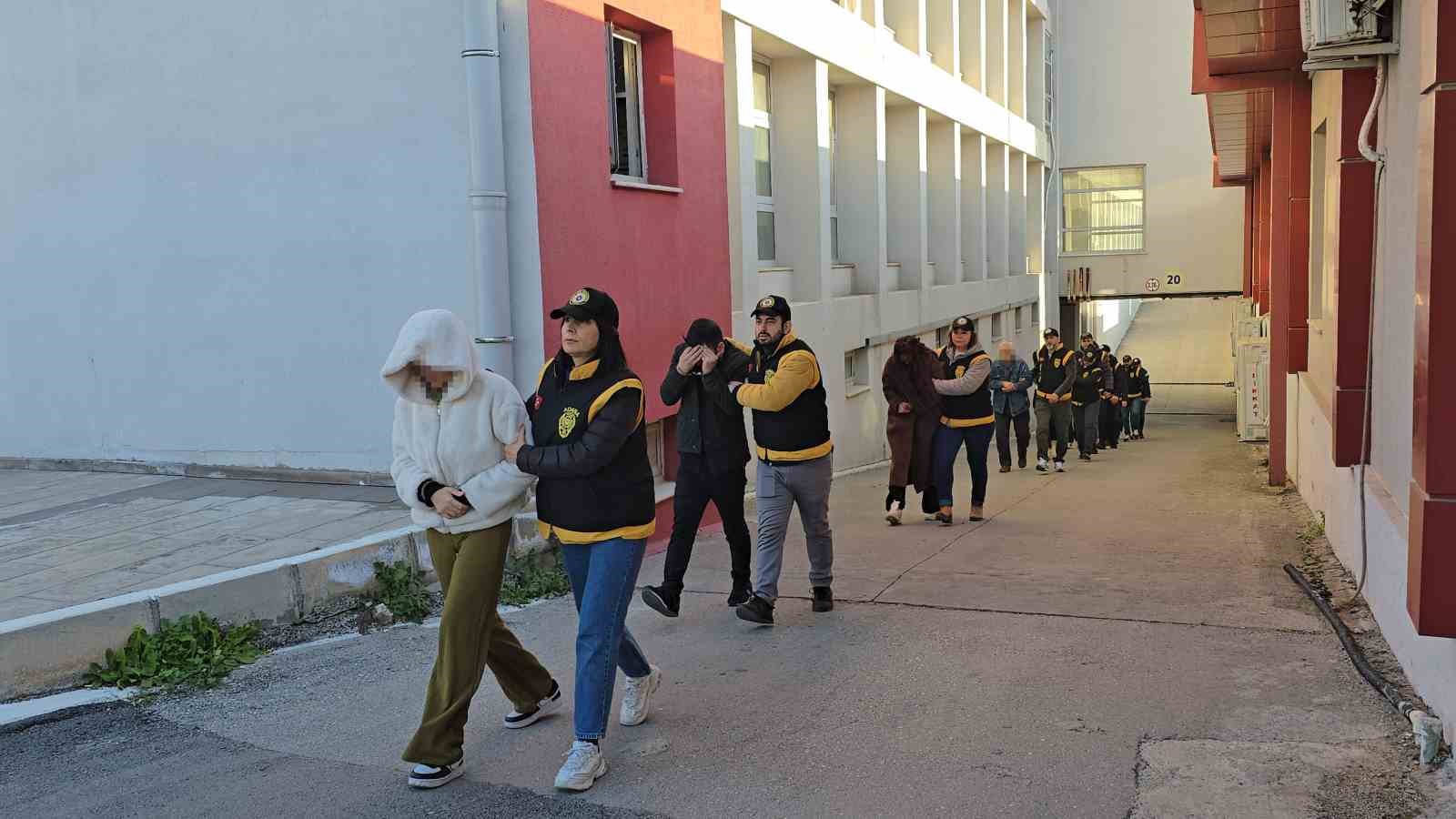 Fuhuş yaptıran masaj salonlarına operasyon: 14 tutuklama