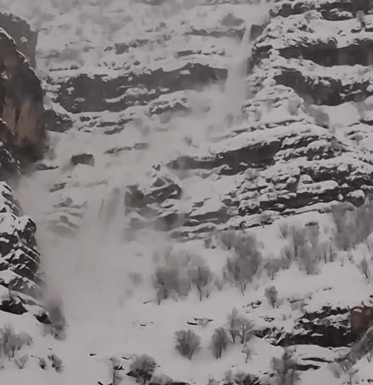 Şırnak&rsquo;ta &ccedil;ığ d&uuml;şme anı kamerada

