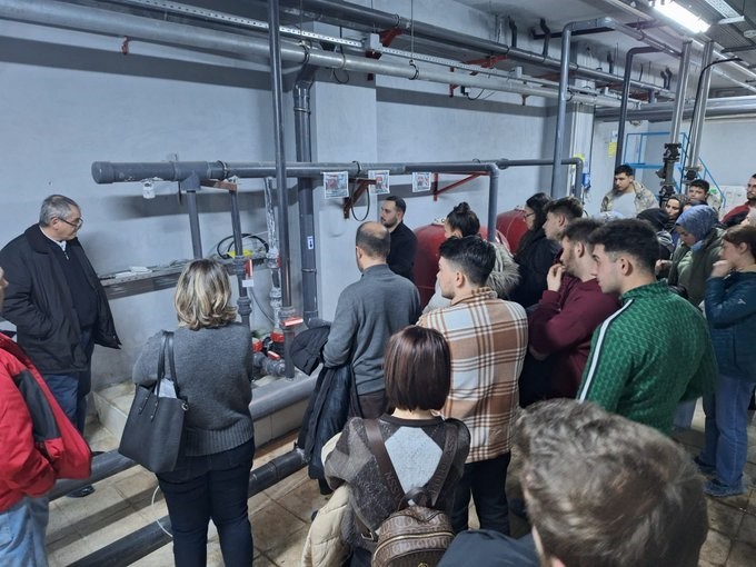 Olimpik y&uuml;zme havuzunda uygulamalı eğitim
