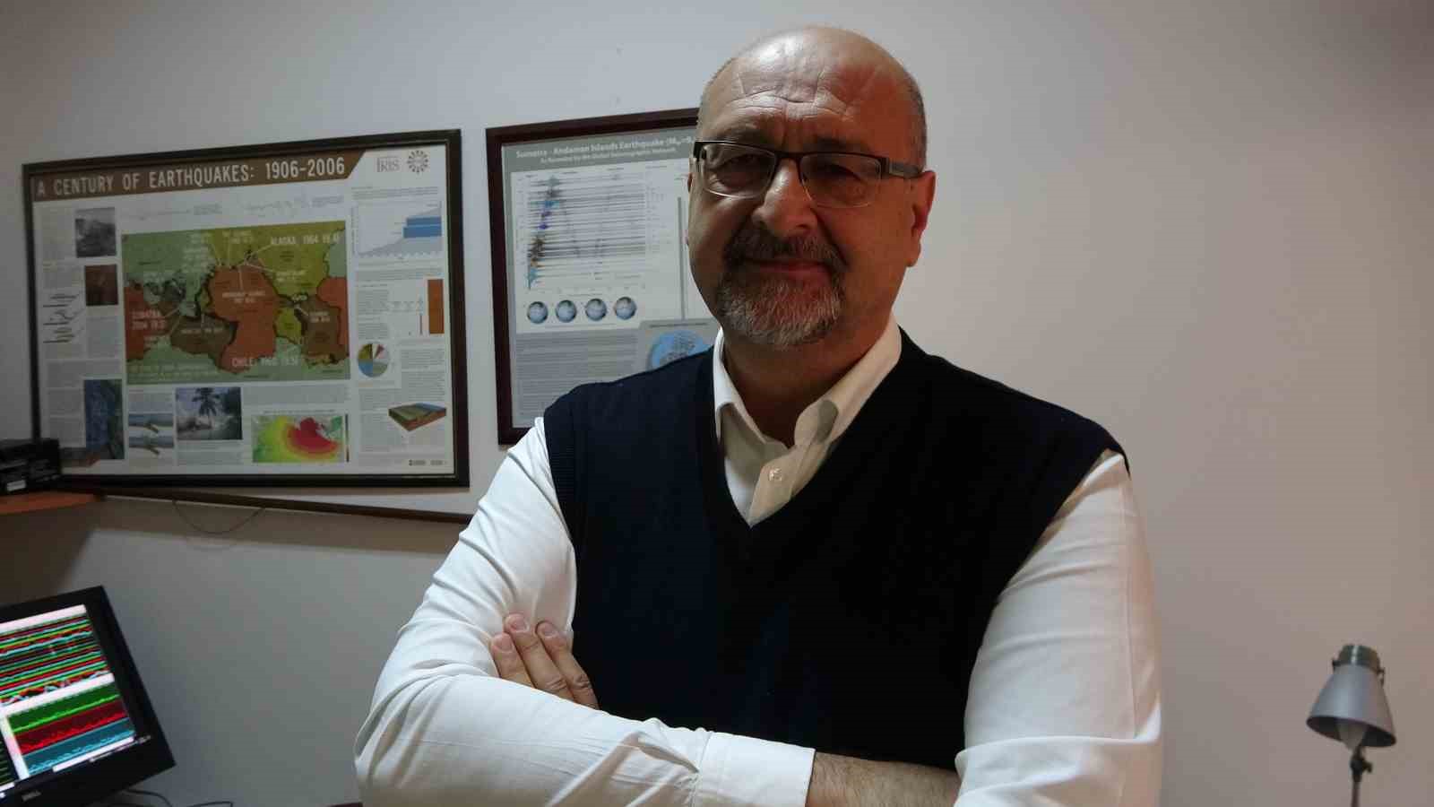 Prof. Dr. Bekler: "T&uuml;rkiye&rsquo;de her 35-40 sene aralığında 7 ve &uuml;zeri b&uuml;y&uuml;kl&uuml;ğ&uuml;nde bir deprem meydana geliyor"
