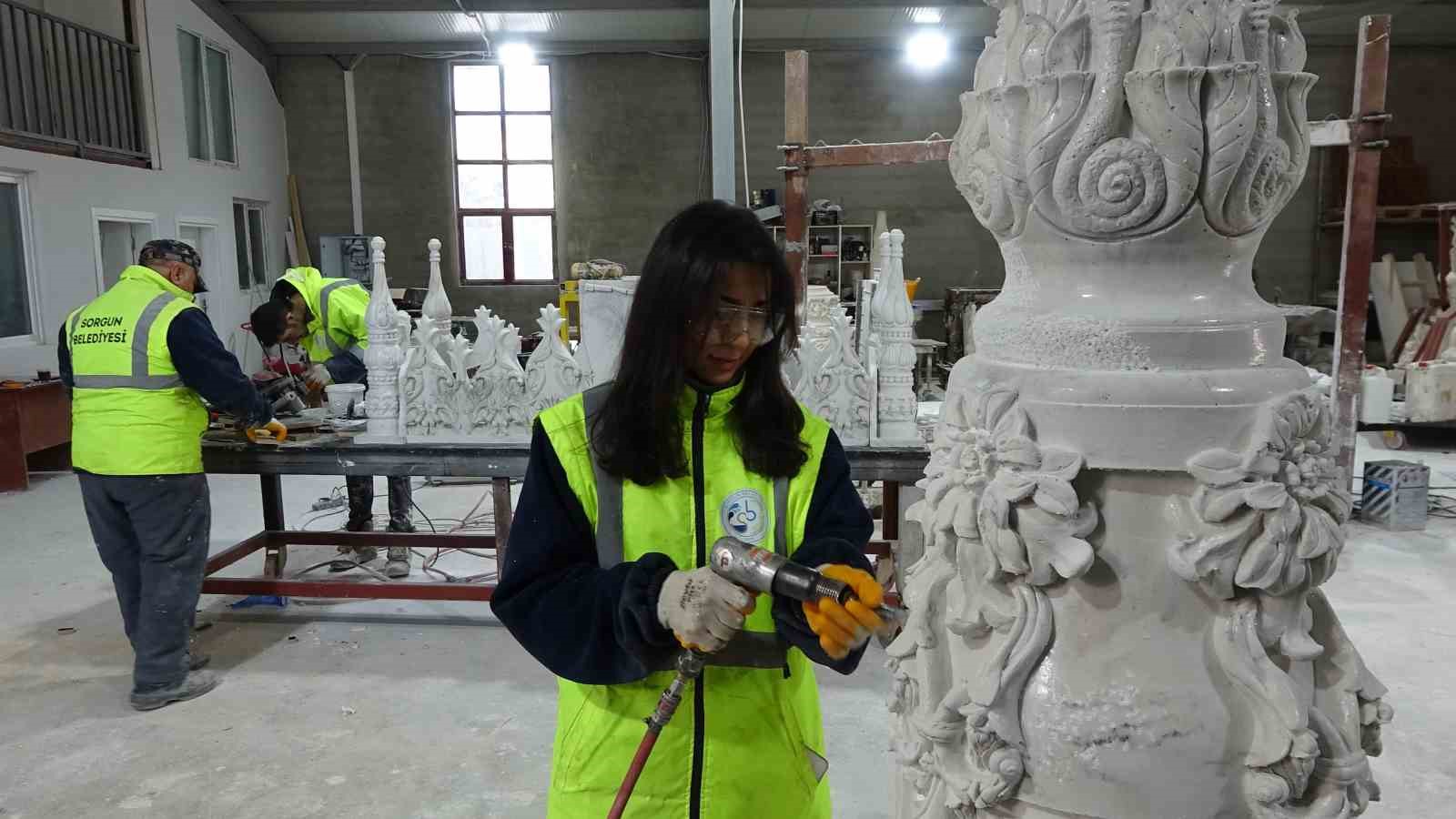 Sorgun Belediyesi atölyesinde 4 bin yıl ömürlü kuvars eserler üretiliyor