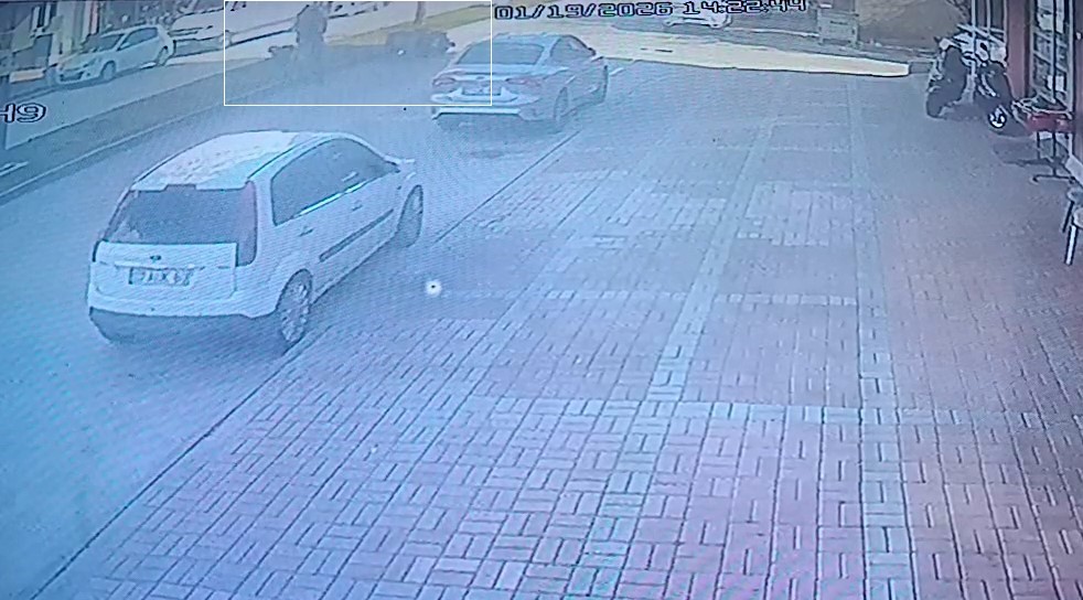 Aynı istikamette giden motosiklet ile elektrikli bisiklet &ccedil;arpıştı: 1 yaralı
