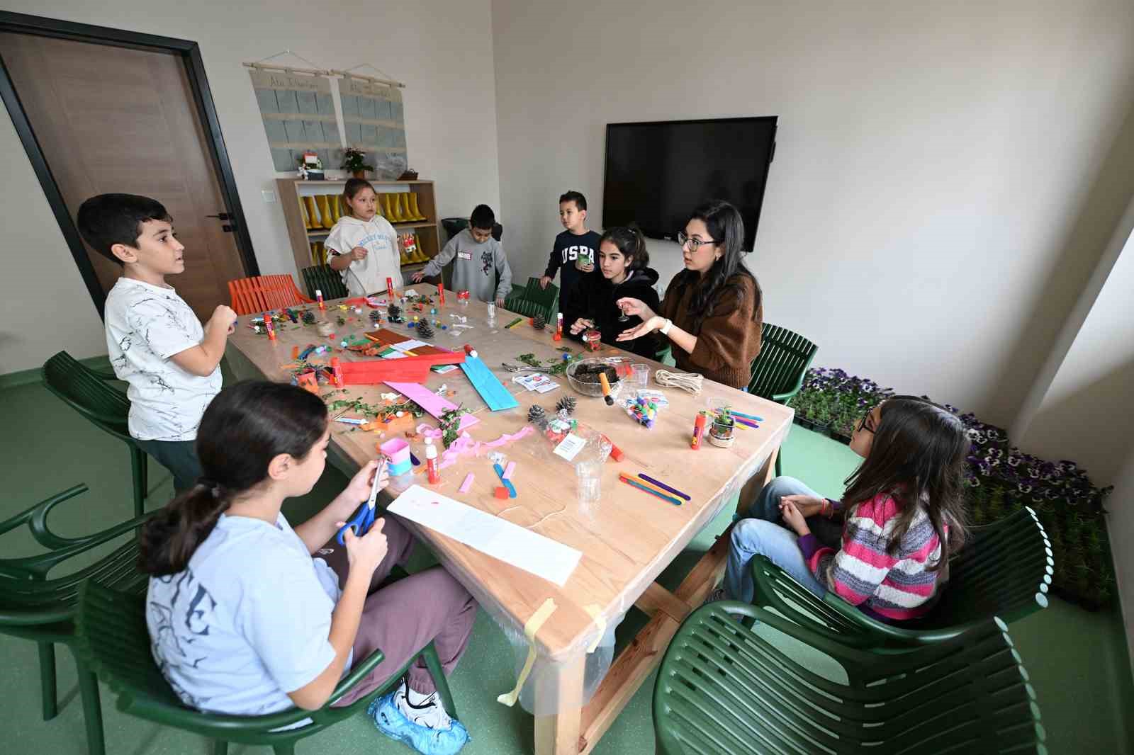 Mersin’de çocuklar hem öğreniyor hem sosyalleşiyor