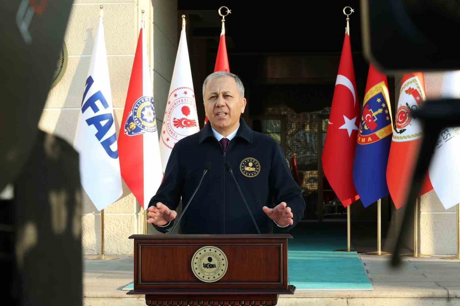 İ&ccedil;işleri Bakanı Yerlikaya: "İzmir merkezli 14 ilde d&uuml;zenlenen &lsquo;Narkokpan İzmir&rsquo; operasyonunda 641 sokak satıcısı g&ouml;zaltına alındı"
