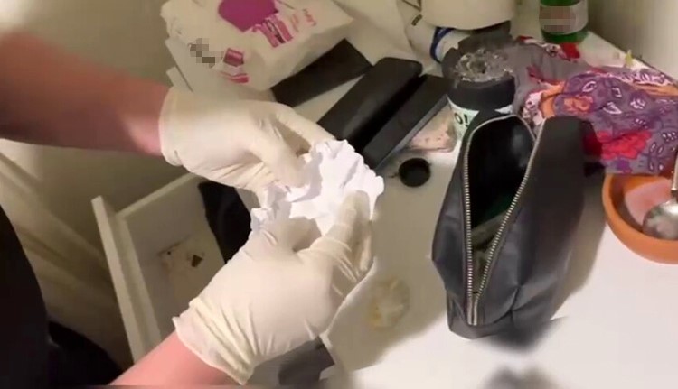 Polisten iki ilçede iki ayrı uyuşturucu operasyonu: 5 gözaltı