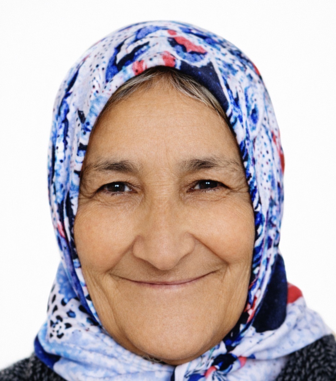 Balkondan d&uuml;şen yaşlı kadın hayatını kaybetti
