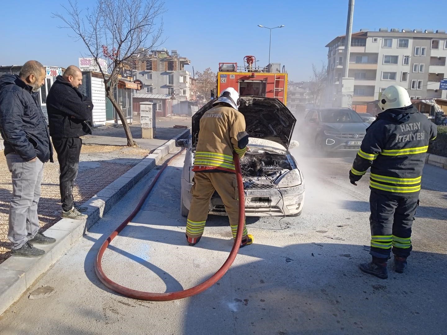 Defne’de araç yangını