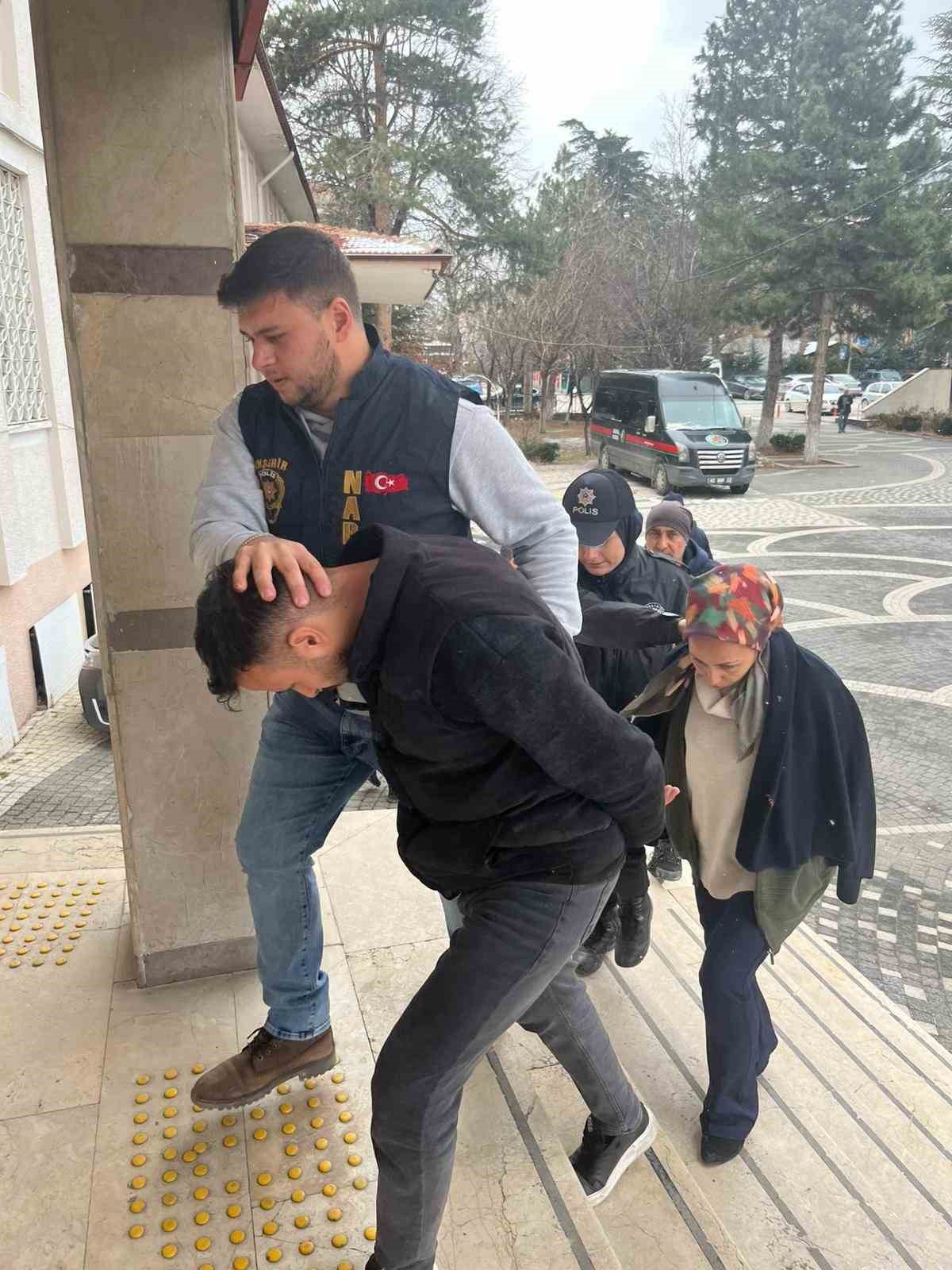 Akşehir&rsquo;de 10 bin 550 adet uyuşturucu hap ele ge&ccedil;irildi: 2 tutuklama
