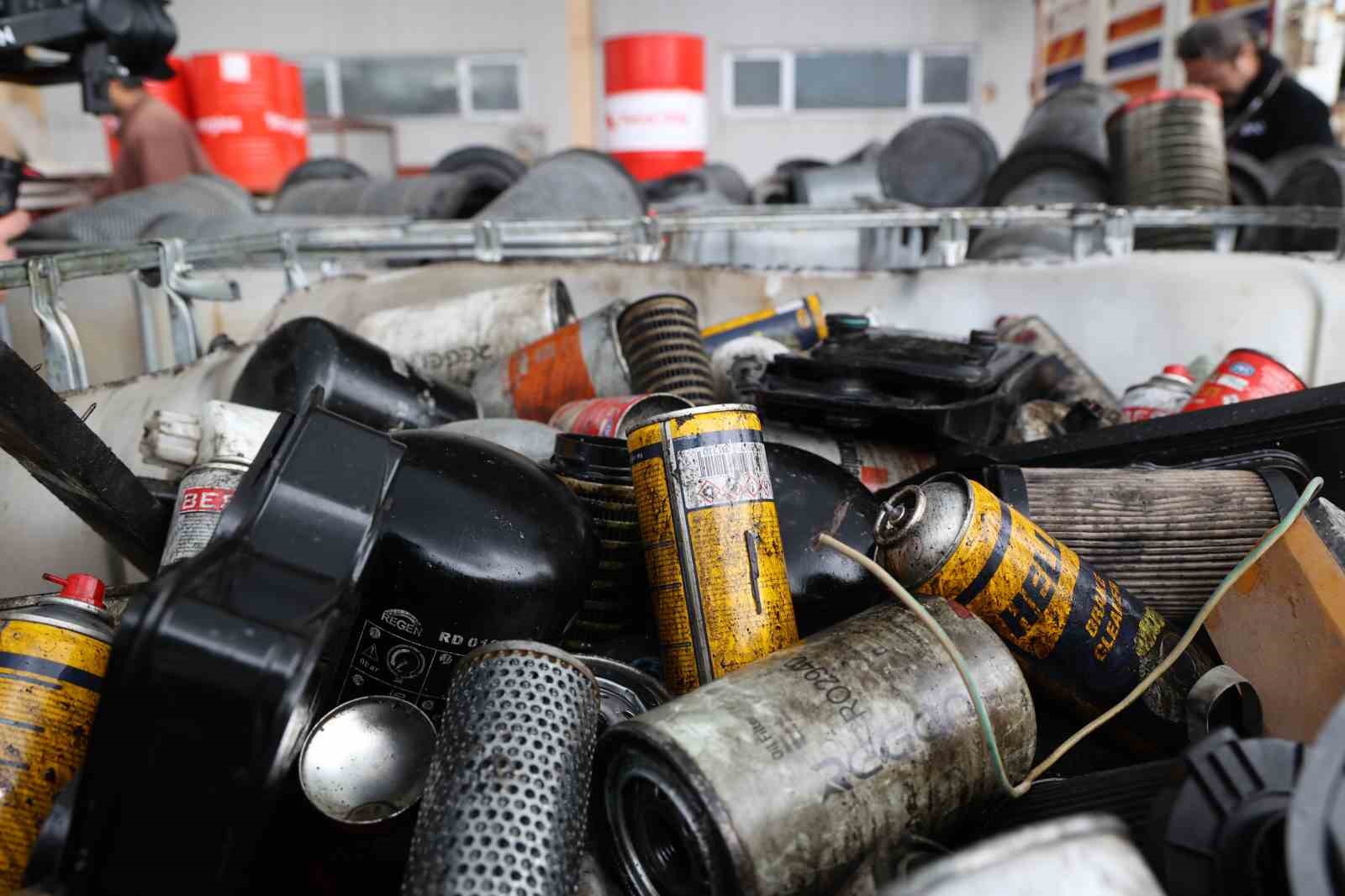 Antalya Büyükşehir ayrıştırılabilir kurumsal atıkları geri dönüşüme kazandırıyor