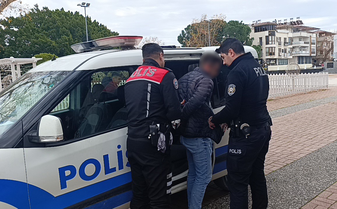 Emniyetin teknolojik gücü ’Gözcü’, hapis cezası bulunan firariyi araç sürerken tespit etti