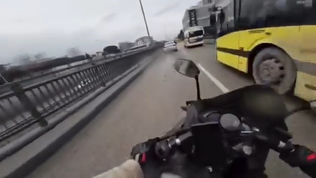 Bursa&rsquo;da motosikletlinin &ouml;l&uuml;mden d&ouml;nd&uuml;ğ&uuml; anlar
