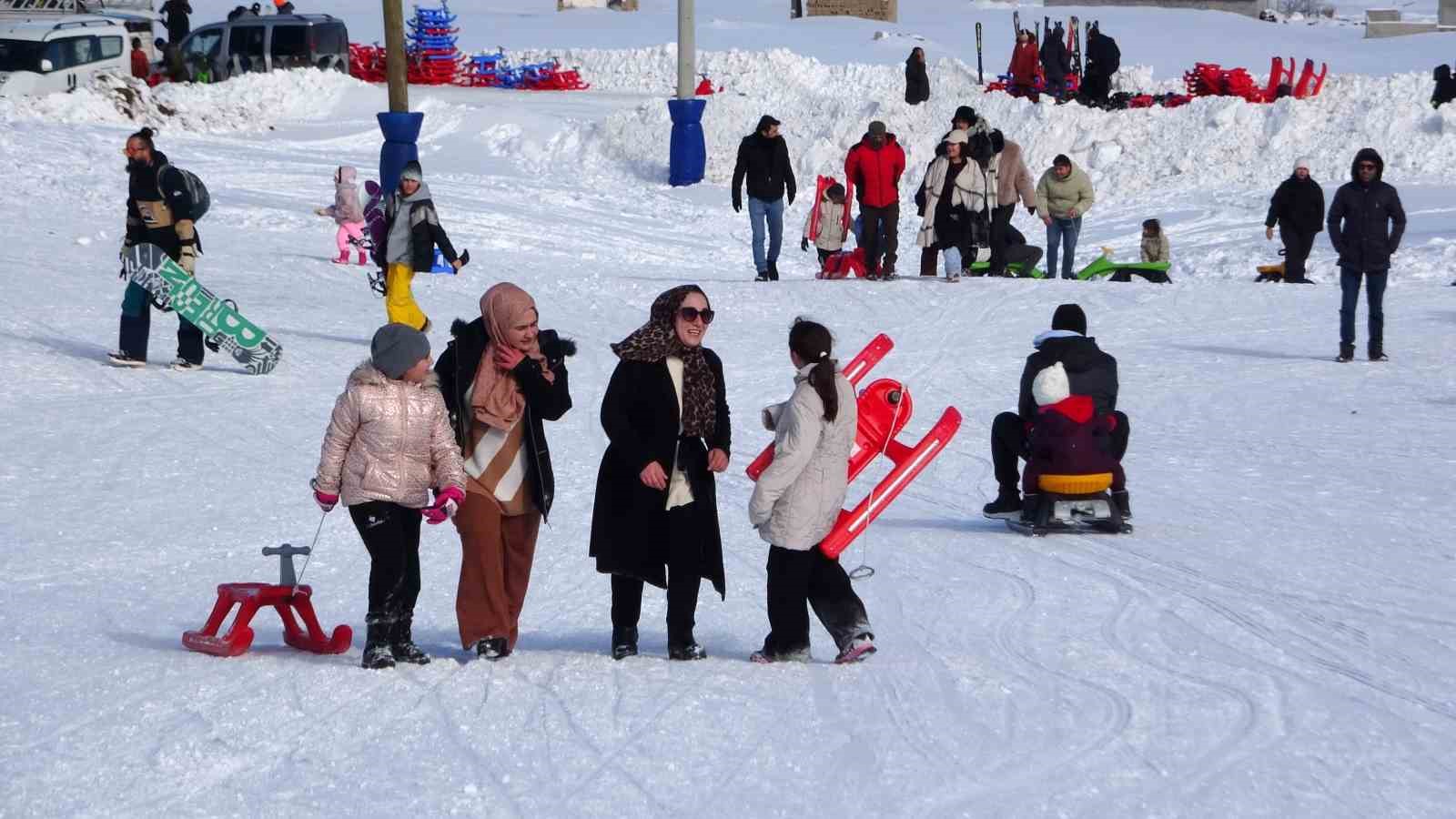 Abalı Kayak Merkezi yarıyıl tatilinde &ccedil;ocuklarla şenlendi
