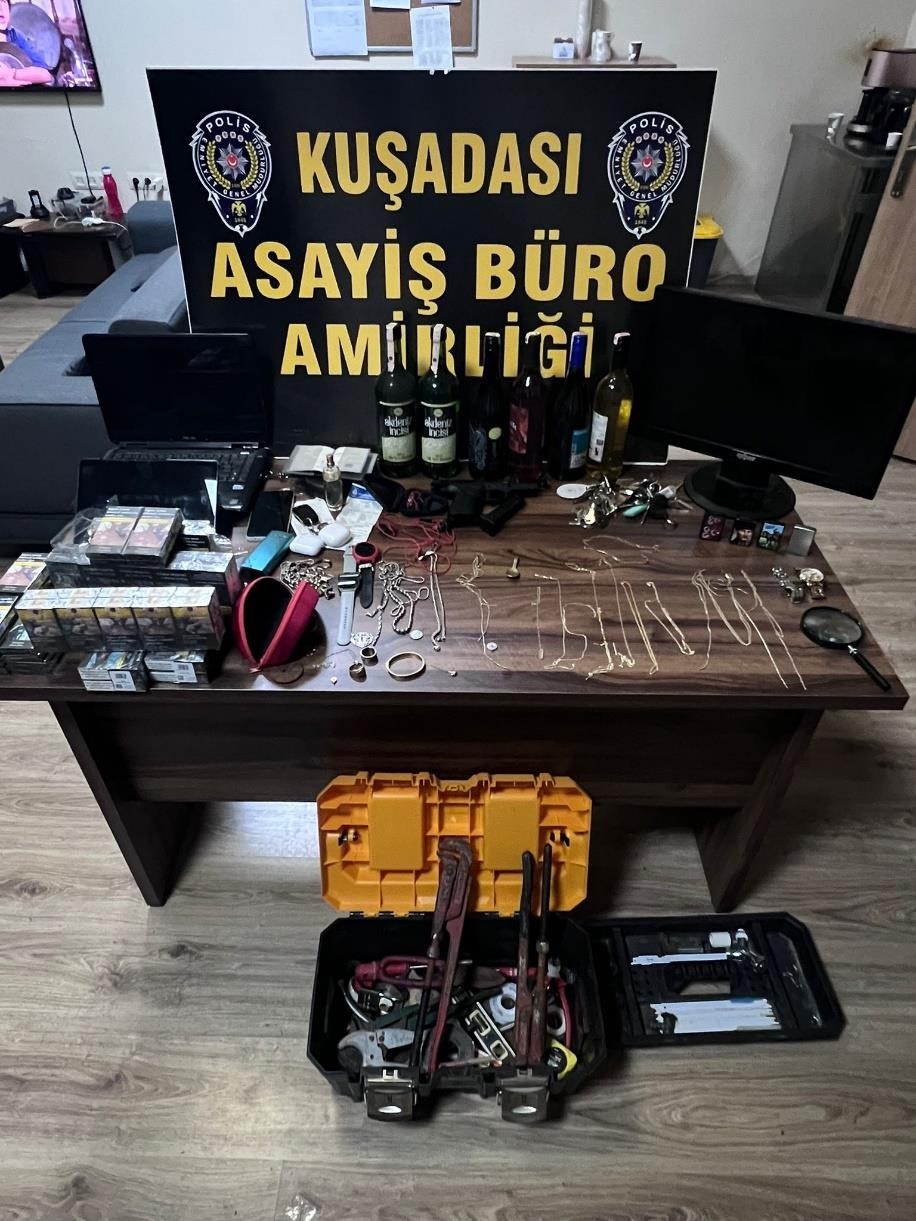 Kuşadası&rsquo;nda 6 hırsızlık su&ccedil;undan aranan şahıs yakalandı
