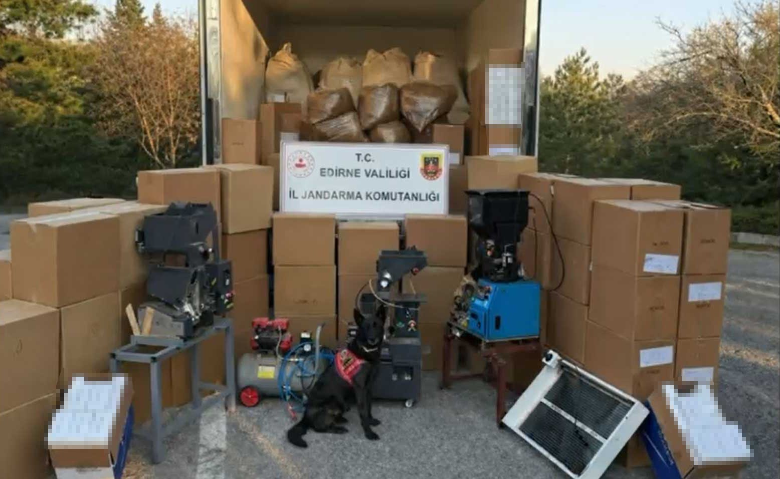 Edirne’de kaçak tütün operasyonu: Tonlarca malzeme ele geçirildi