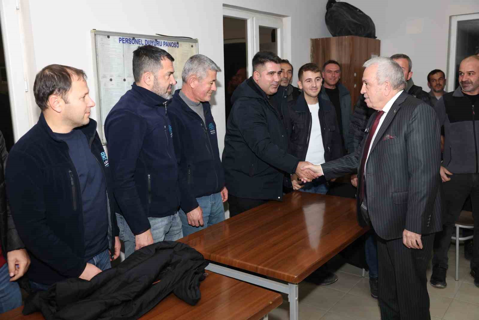 Başkan Şadi &Ouml;zdemir&rsquo;den karla m&uuml;cadele ekiplerine teşekk&uuml;r
