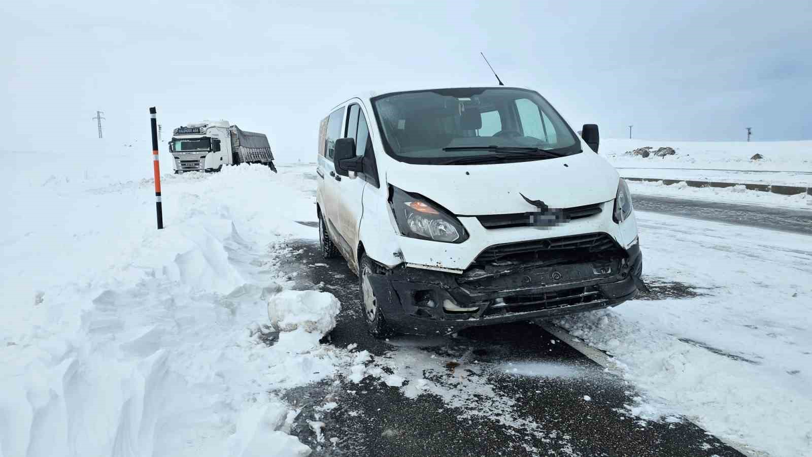Buzlanma ve fırtına kazaları beraberinde getirdi
