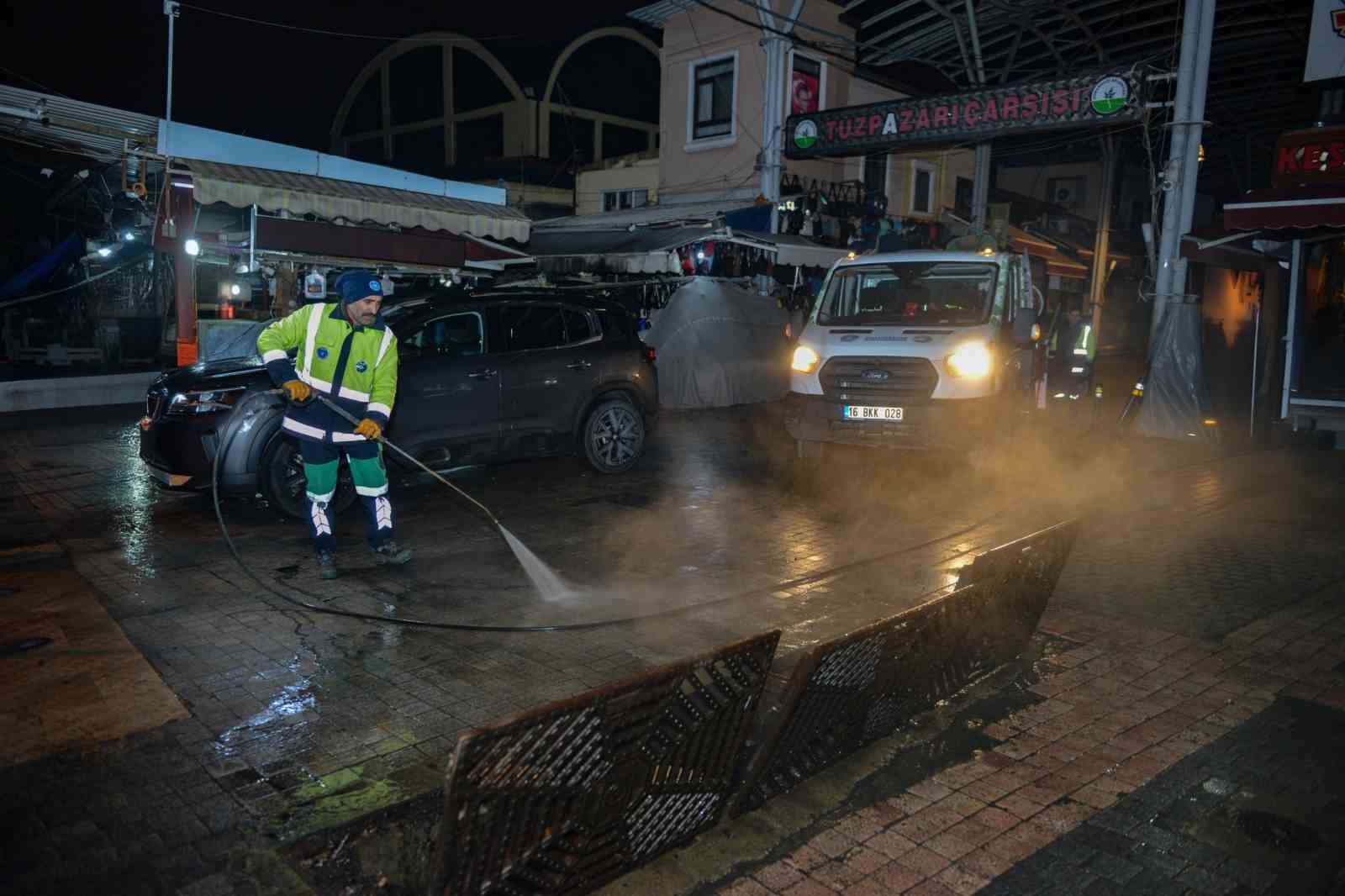 Tarihi &Ccedil;arşı ve Hanlar B&ouml;lgesinde gece mesaisi
