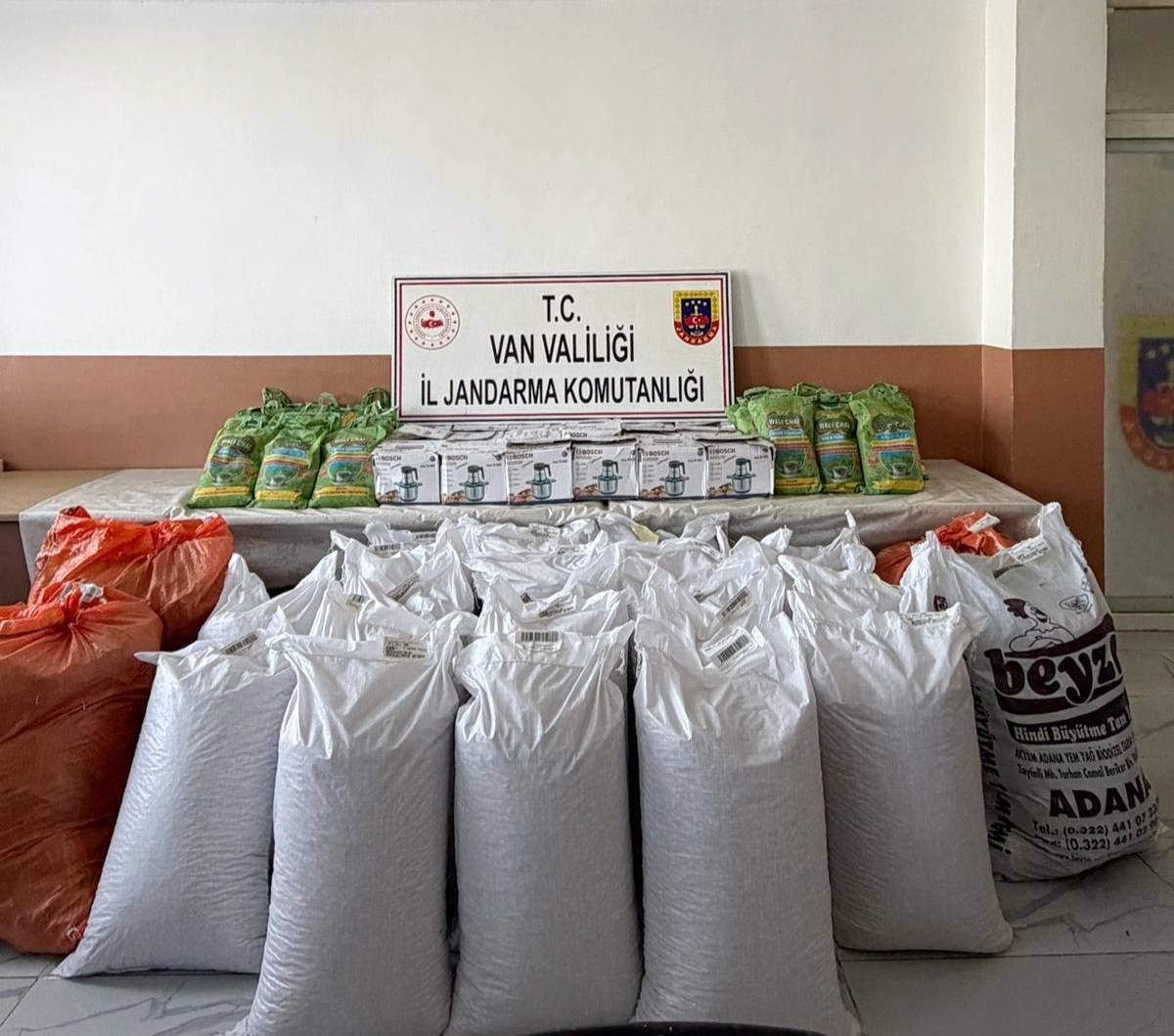 Başkale&rsquo;de g&uuml;mr&uuml;k ka&ccedil;ağı malzeme ele ge&ccedil;irildi
