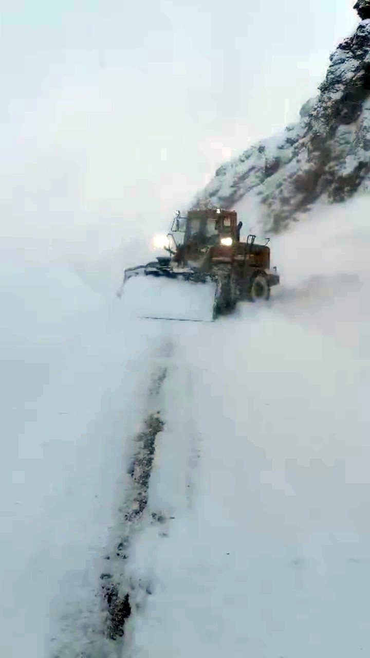 Ağrı-Kağızman kara yolunda yoğun tipi etkili oluyor

