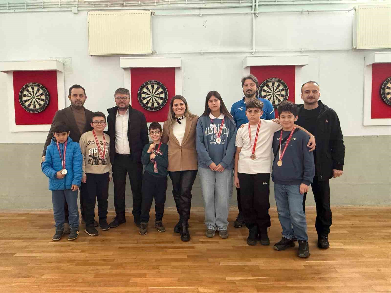 Tatile giren gen&ccedil;ler soluğu gen&ccedil;lik merkezlerinde aldı
