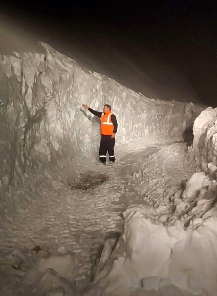 Diyarbakır’da kar kalınlığı 3 metreyi aştı
