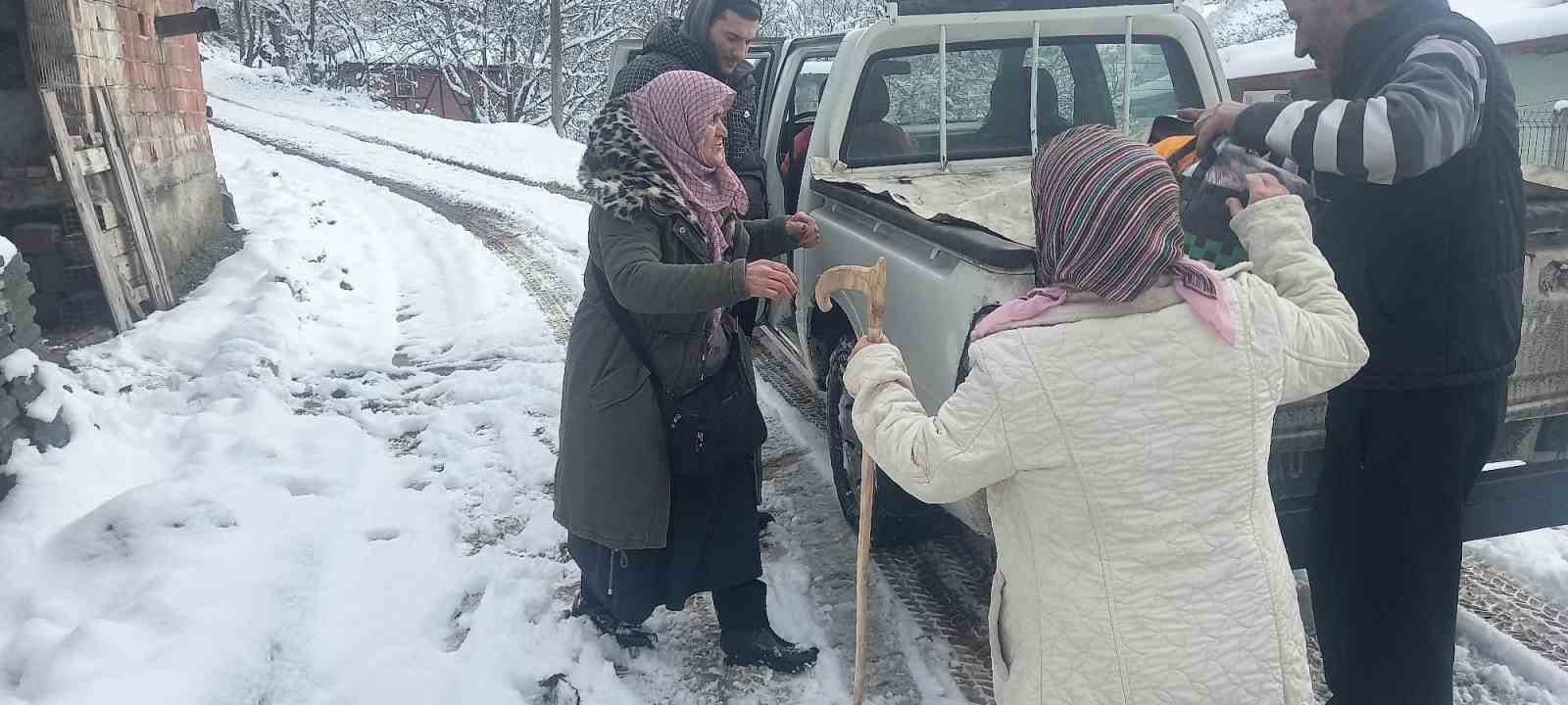 Kanser hastası kadına köy hizmetleri ekipleri yetişti
