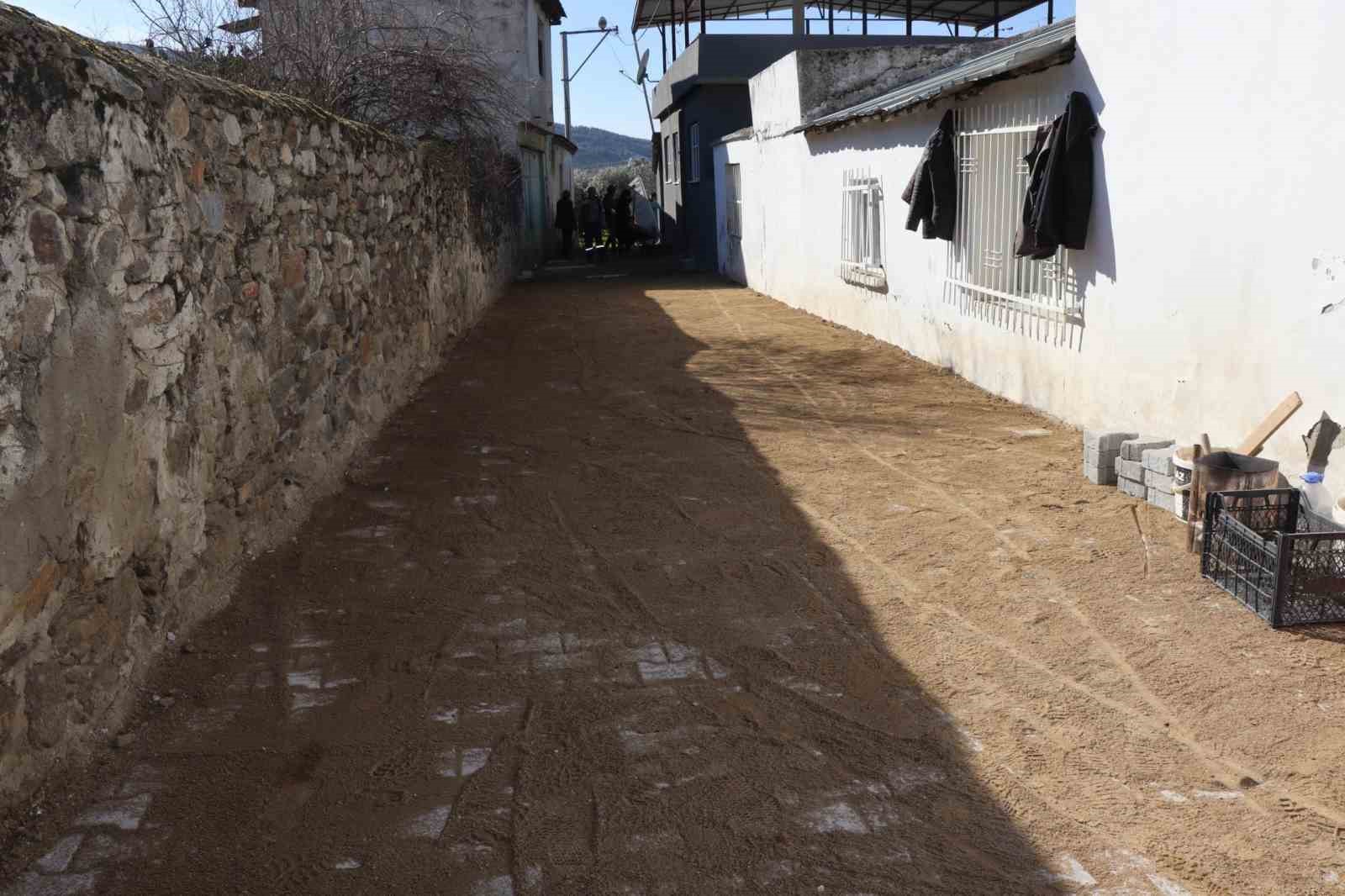 Nazilli Belediyesi&rsquo;nden Pirlibey&rsquo;de 4 ayrı yol &ccedil;alışması
