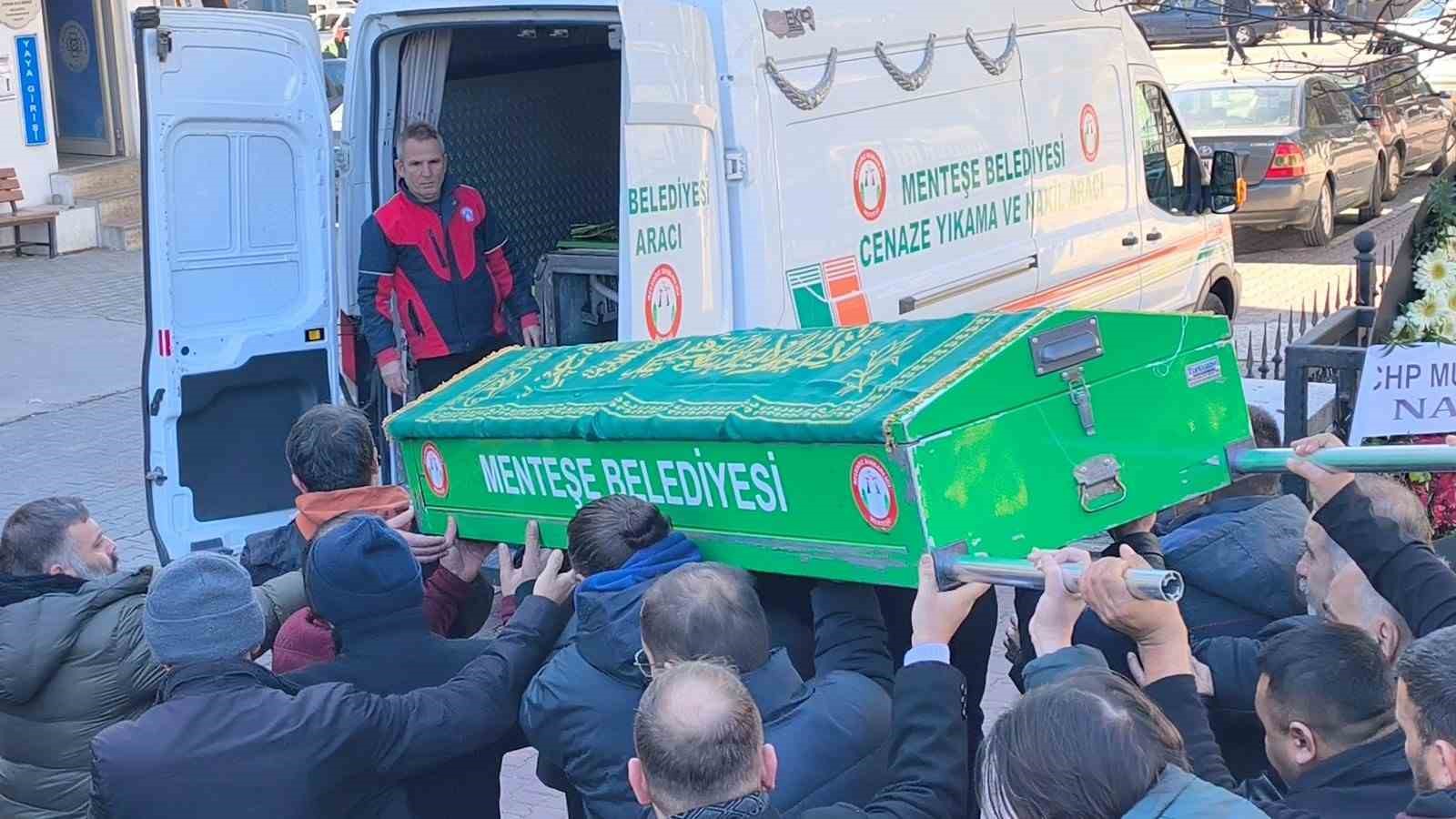 G&ouml;kova K&ouml;rfezi&rsquo;nde tekne faciası sonucu hayatını kaybeden &Ouml;zt&uuml;rk son yolculuğuna uğurlandı
