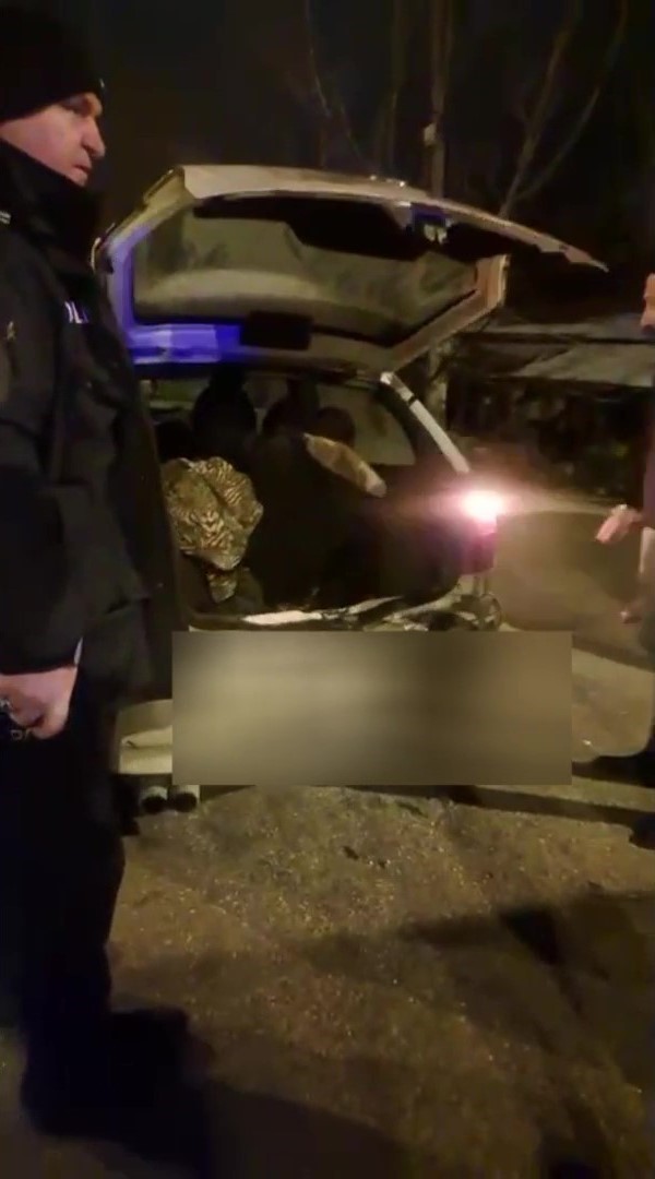 Amasya&rsquo;da durdurulan otomobilden 5 ka&ccedil;ak g&ouml;&ccedil;men &ccedil;ıktı
