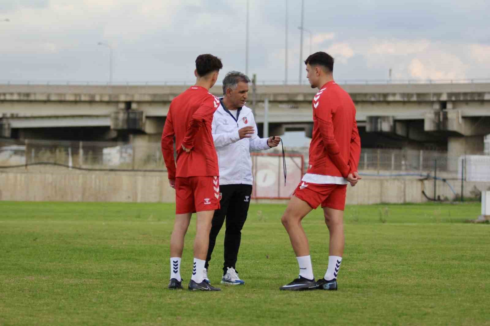 Burhanettin Basatem&uuml;r: "B&uuml;t&ccedil;emize uygun oyuncular aldık"
