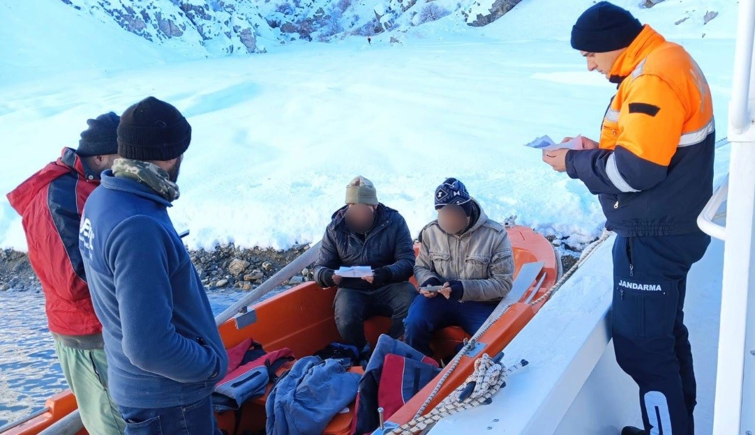 Tunceli’de suça geçit yok: Kaçak avcılara ceza kesilirken terör şüphelisi tutuklandı
