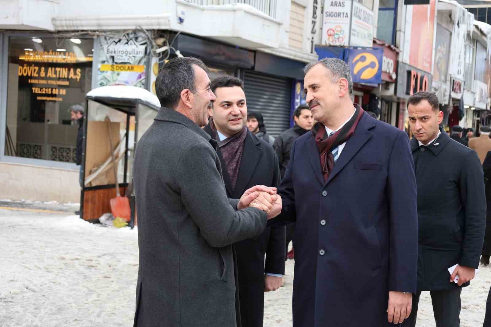 Ağrı Valisi Bozkurt’tan hastane ve esnaf ziyareti