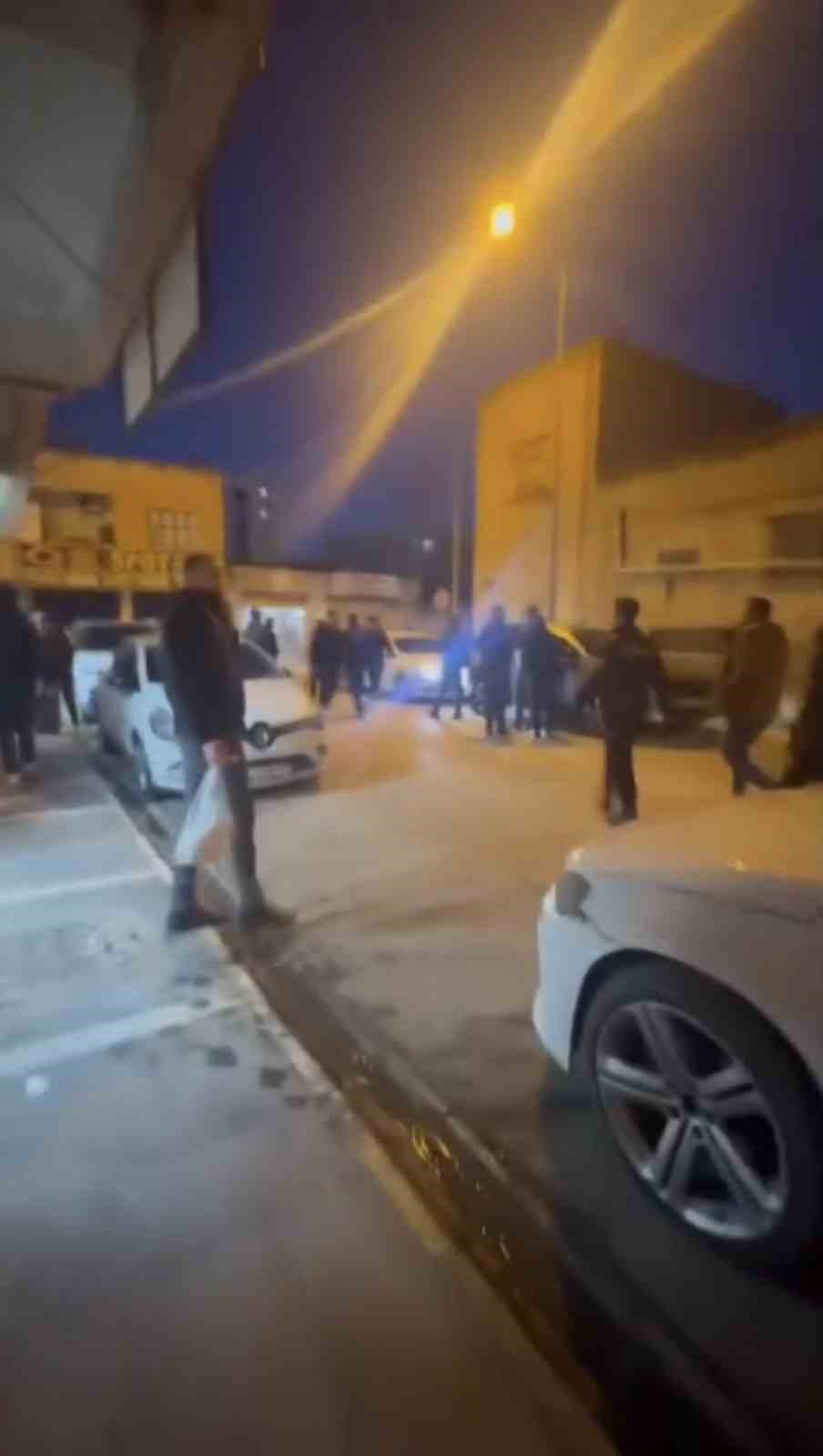 Mardin&rsquo;de 3 kişinin yaralandığı silahlı kavga kamerada