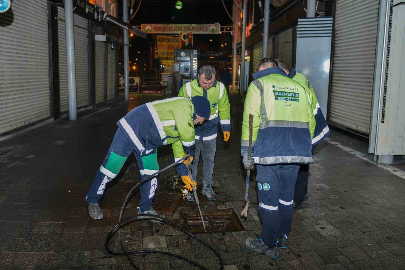 Tarihi Çarşı ve Hanlar Bölgesinde gece mesaisi