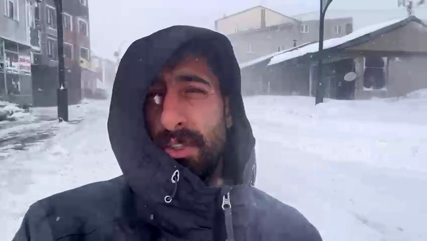 Karayazı&rsquo;da fırtına etkili oluyor
