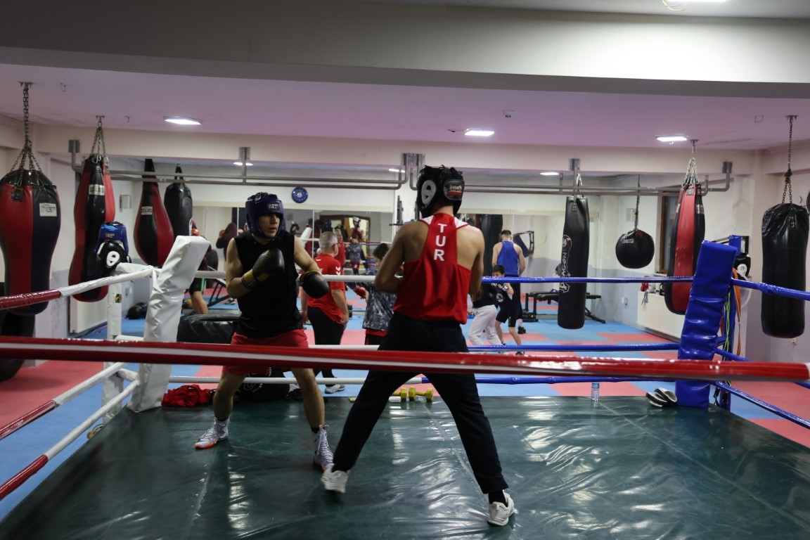 Kartepe’de çocuklar kışı sporla geçiriyor