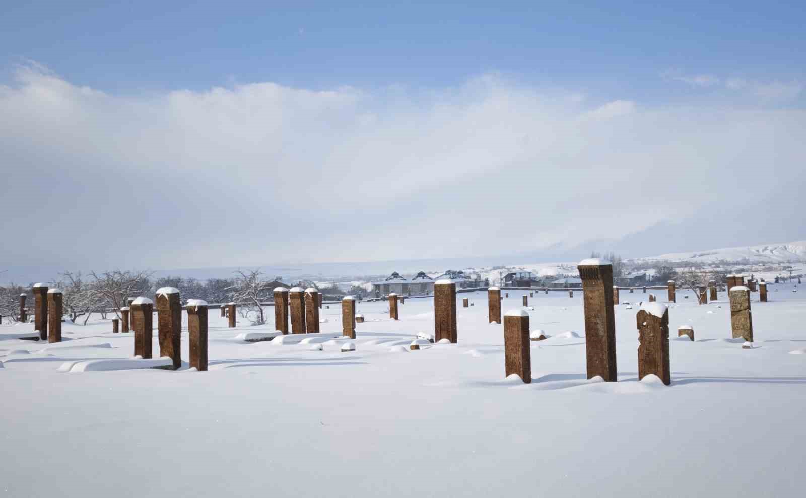Ahlat&rsquo;ta masalsı kış manzaraları
