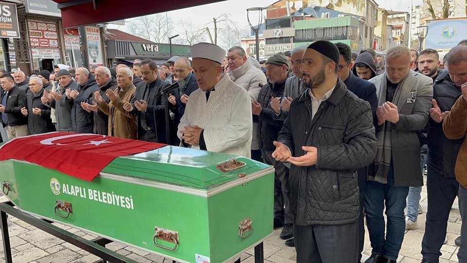 Ölü bulunan adliye çalışanı defnedildi