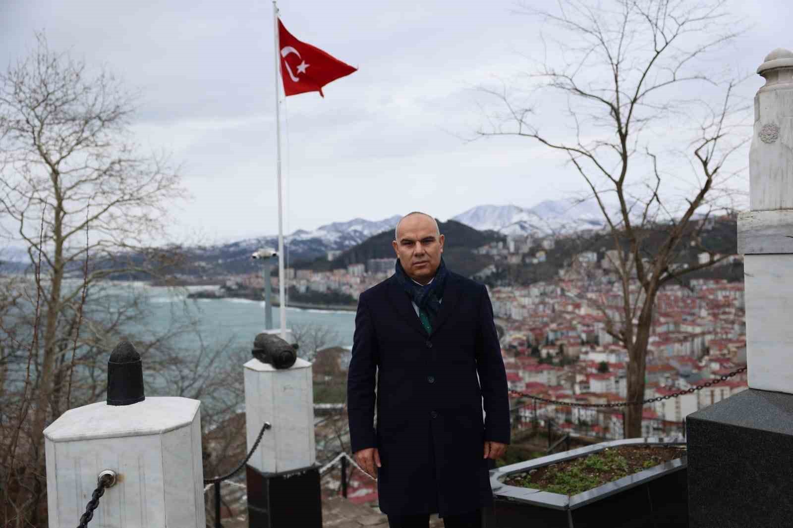 Giresun&rsquo;un yeni valisi Mustafa Ko&ccedil; ilk ziyaretini Topal Osman Ağa&rsquo;nın mezarına yaptı
