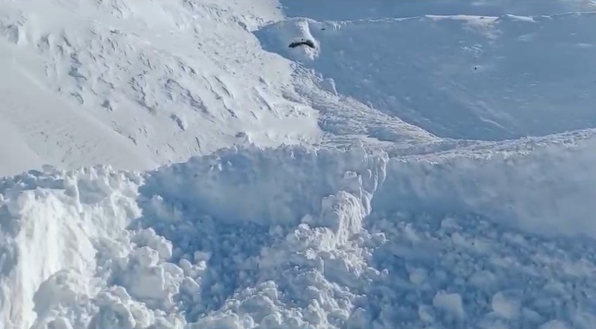 Elazığ&rsquo;da &ccedil;ığ d&uuml;şmesi sonucu kapanan ge&ccedil;it a&ccedil;ıldı
