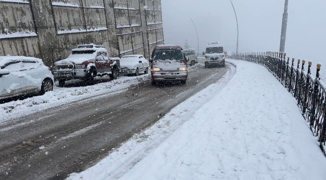 Artvin’de kar yağışı etkisini sürdürüyor