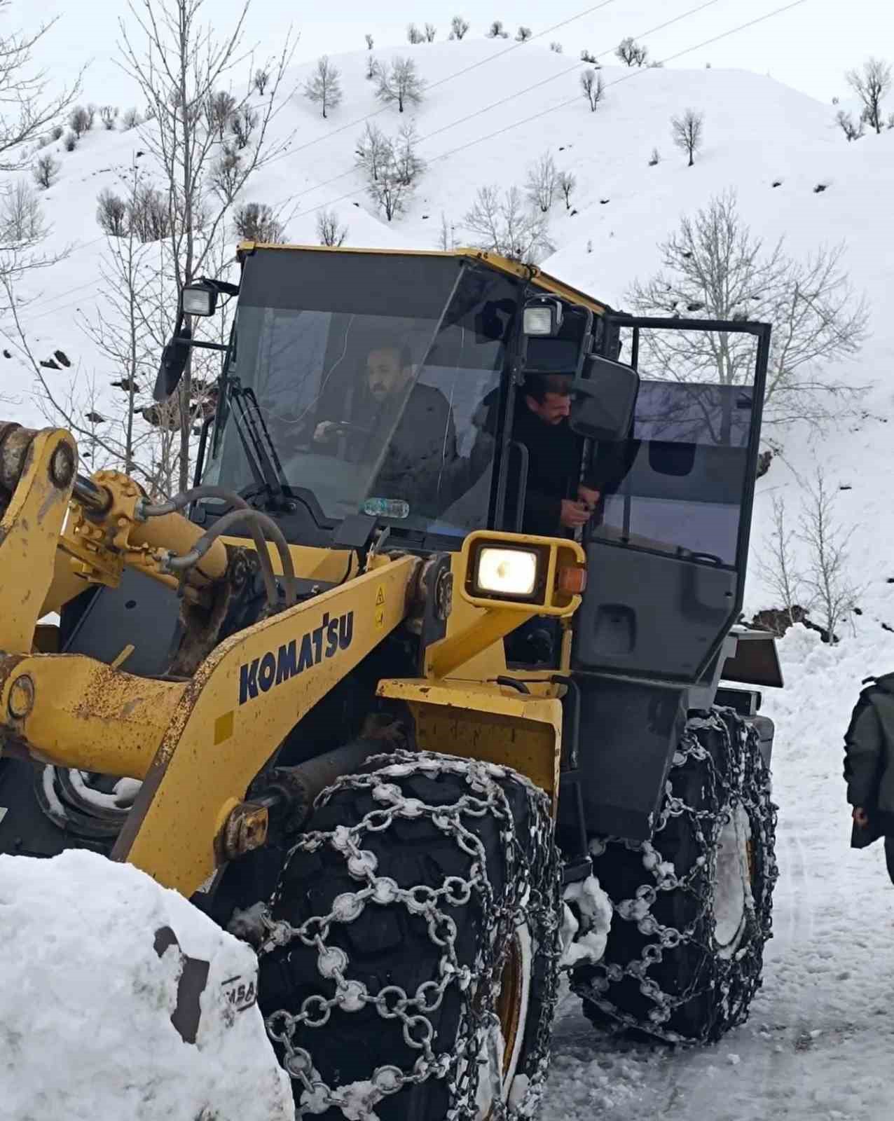Kaymakam Pelvan, yol a&ccedil;ma &ccedil;alışmalarını inceledi
