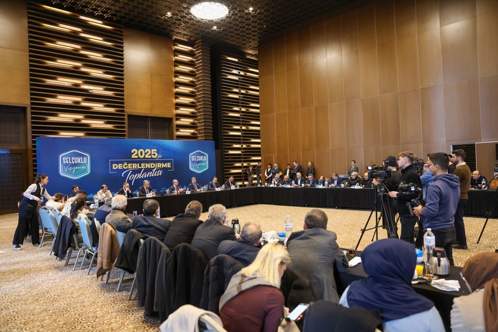 Başkan Pekyatırmacı 2025&rsquo;te Sel&ccedil;uklu vizyonuyla hayata ge&ccedil;en hizmetleri anlattı
