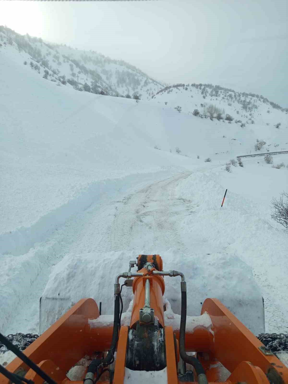 Bing&ouml;l&rsquo;de yola d&uuml;şen &ccedil;ığ ekipler tarafından temizlendi

