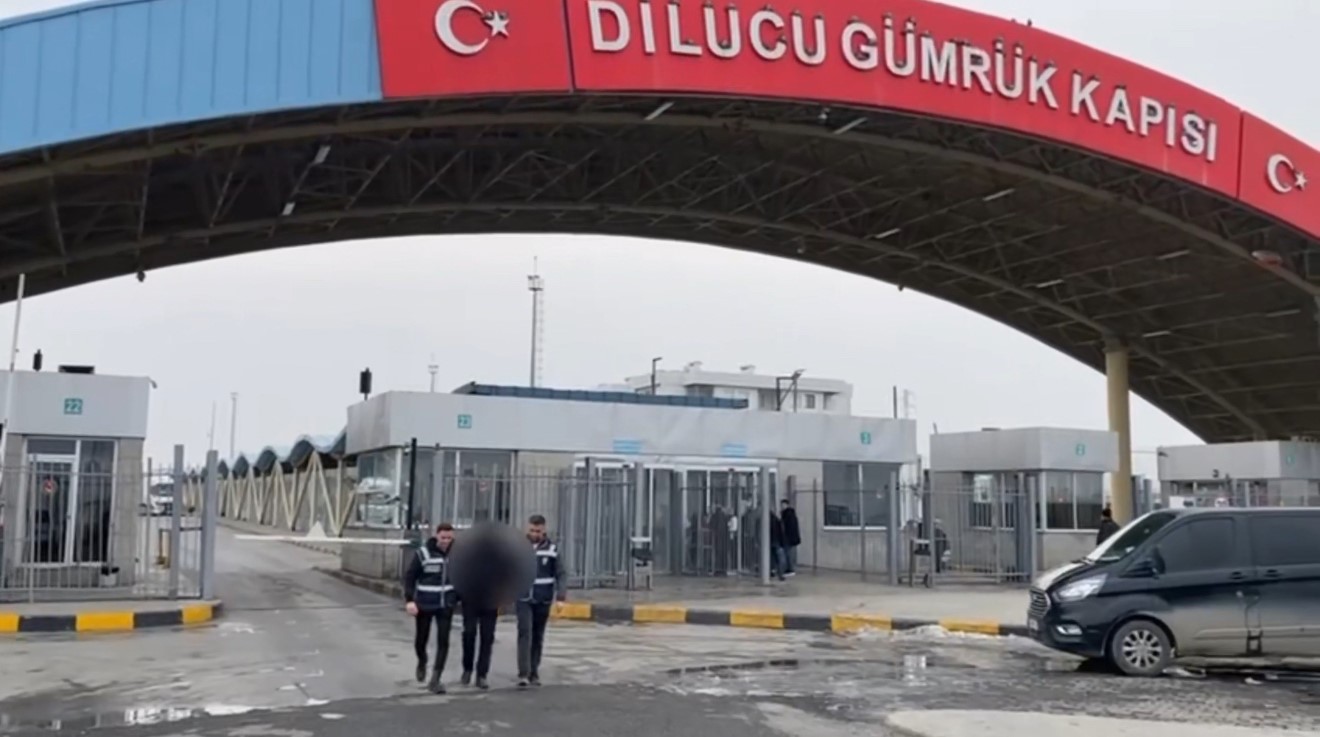 Iğdır’da göçmen kaçakçılığı hükümlüsü sınır kapısında yakalandı