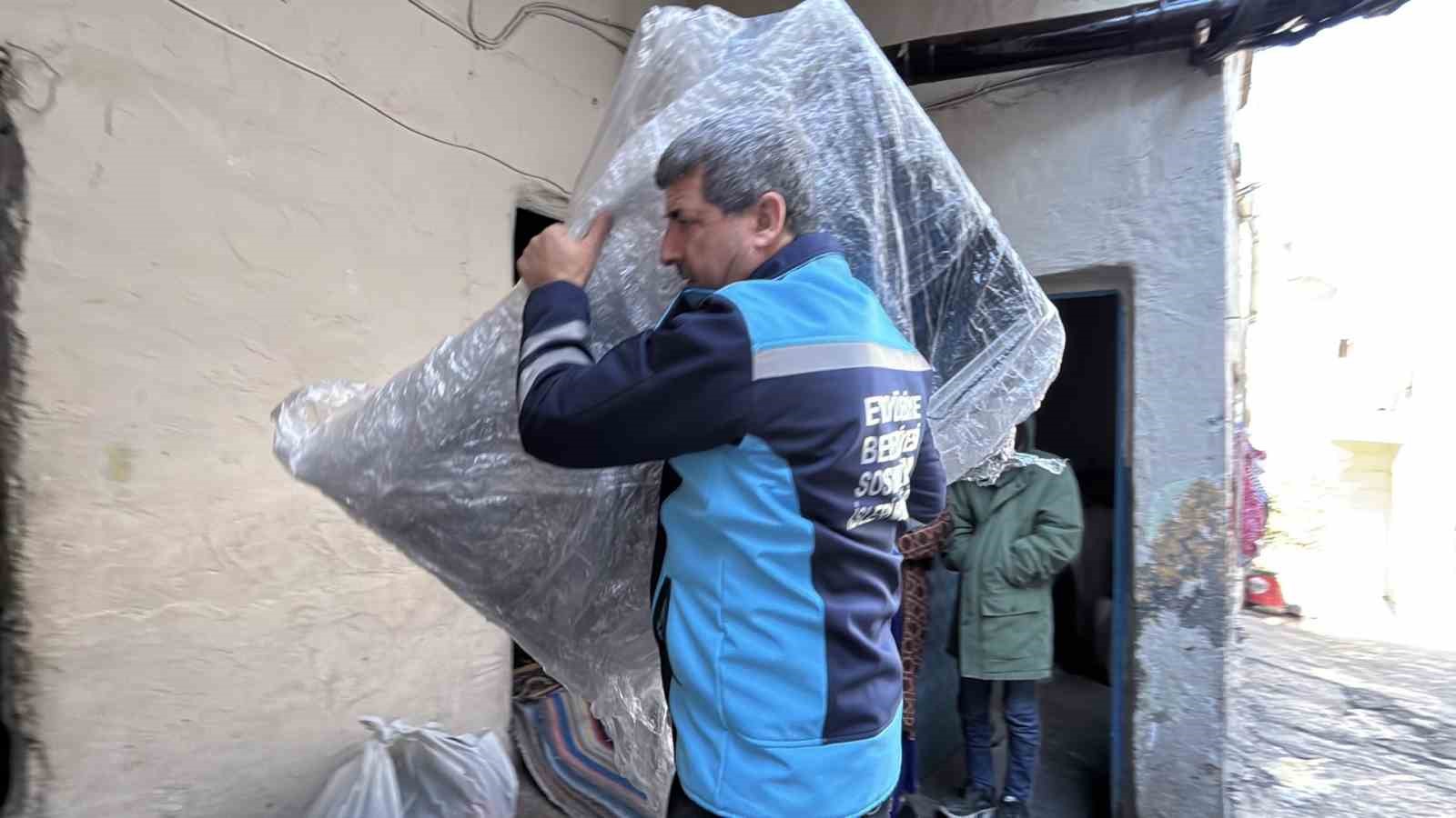 Eyy&uuml;biye&rsquo;de yetimlerin y&uuml;z&uuml; g&uuml;ld&uuml;
