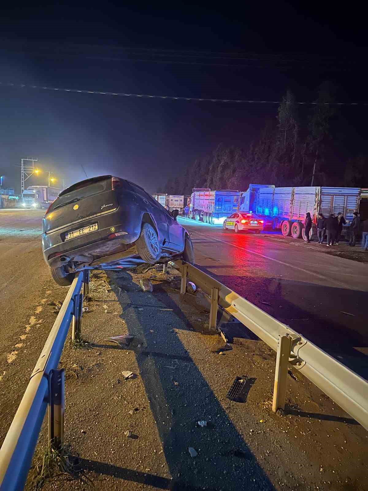 Payas&rsquo;ta ref&uuml;je &ccedil;ıkan otomobilin s&uuml;r&uuml;c&uuml;s&uuml; yaralandı
