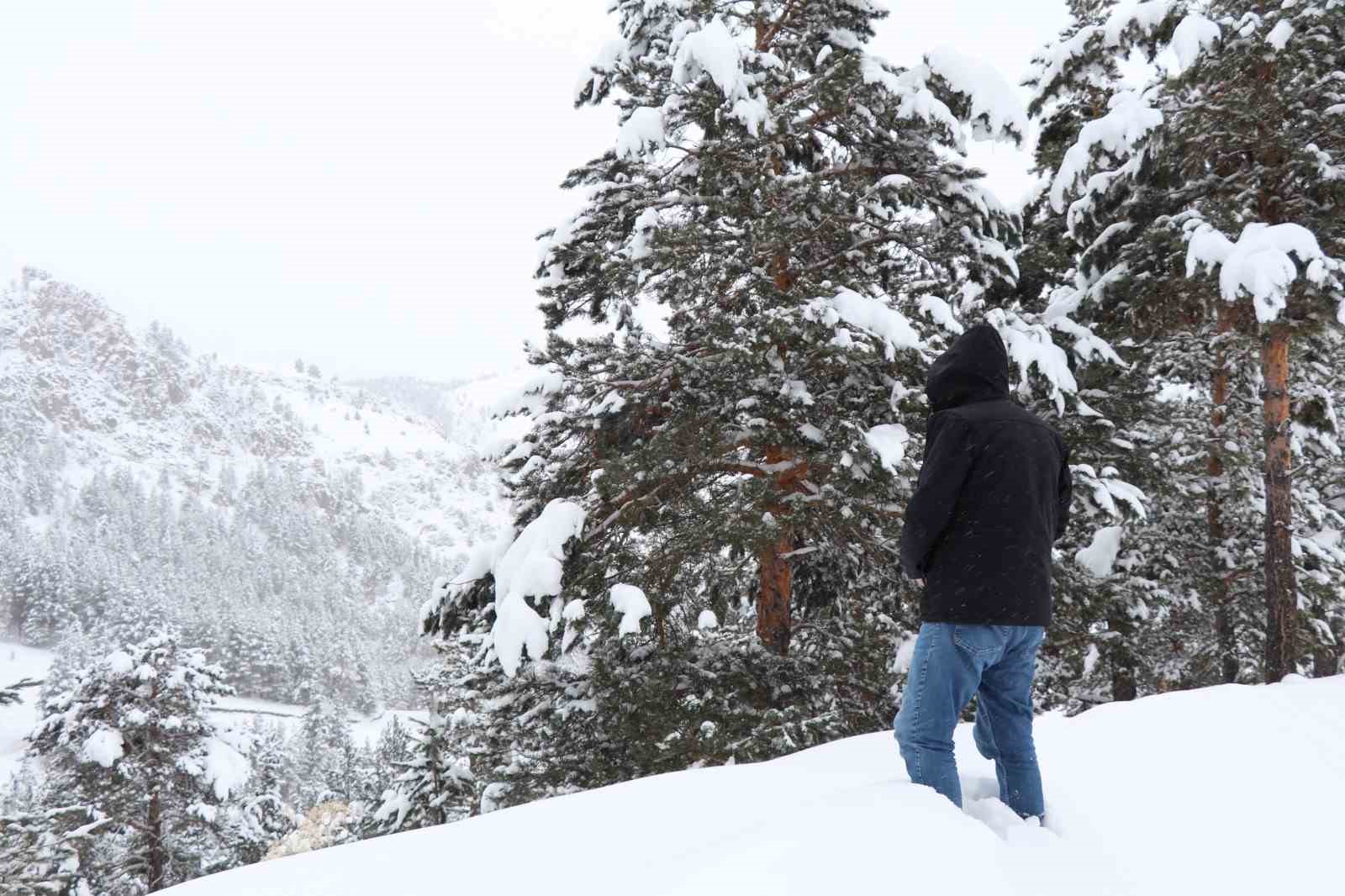 Oltu&rsquo;da 65 mahalle yolunu ulaşıma a&ccedil;mak i&ccedil;in &ccedil;alışmalar s&uuml;r&uuml;yor
