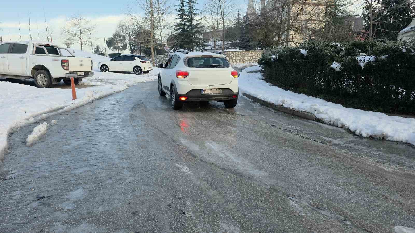 D&uuml;zce&rsquo;de sis ve soğuk hava etkili oluyor
