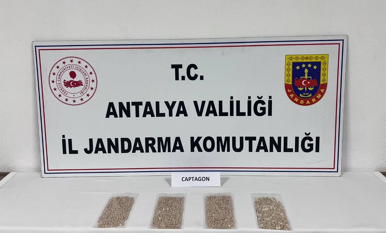 Antalya’da 6 bin 56 adet uyuşturucu hap ele geçirildi